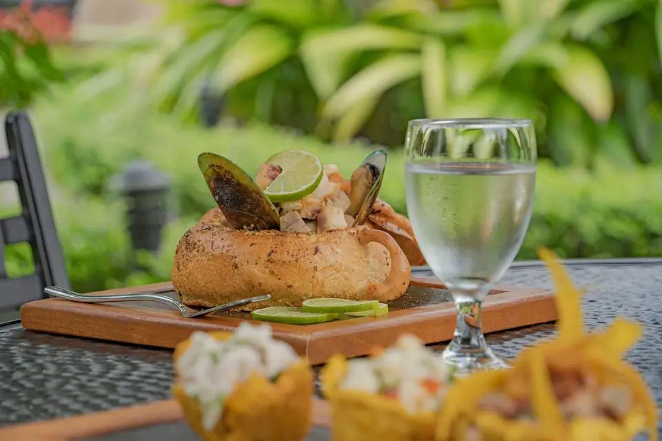 Mariscos en tablas de madera